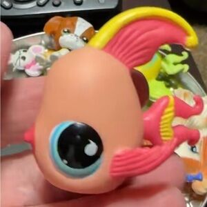 Littlest Pet Shop Pink and Yellow Fish Toy